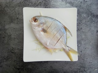 6、清蒸金昌鱼,金昌鱼放在前后