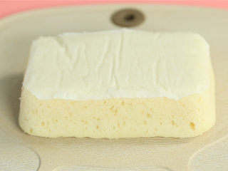 5、橙香米糕,冷却至常温后倒扣脱模。