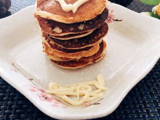 14、土豆煎饼,本来土豆做沙拉就很好次,这样做成饼再蘸着沙拉酱,你会吃到另一种风味