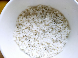 5、自制甄糕,再铺一层糯米，看不到红枣就行