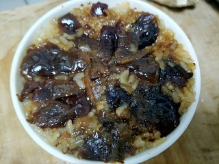 11、自制甄糕,出锅以后把蜜枣抹平，怕太甜蜜枣放的有点少，不过味道刚刚好