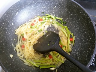 15、酸辣土豆丝,这几个颜色是不是美美哒啊