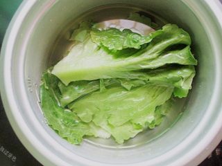 3、鸡蛋三明治,生菜用盐水，浸泡十分钟，降低农药残留