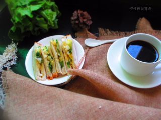 18、鸡蛋三明治,简单好做，营养丰富