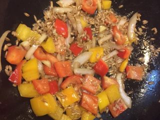 7、莜麦牛肉粒,加入沥干水分的莜麦粒