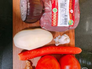 1、肉肉版罗宋汤,准备好所有材料