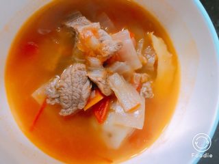 10、肉肉版罗宋汤,这时碗清香扑鼻的罗宋汤就做好了，牛肉大块且入口即化，土豆吸收了汤汁简直是完美，喝汤吃肉，加去一勺米饭，孩子们的最爱。