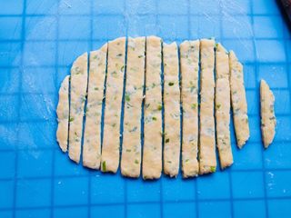 8、 [ 美味零食 ] 葱香阿拉棒,像这样。