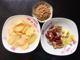 8、红枣番薯糖水～#冬喝暖饮夏吃冰#,所有的食材都准备好了，接下来开始煮糖水啦