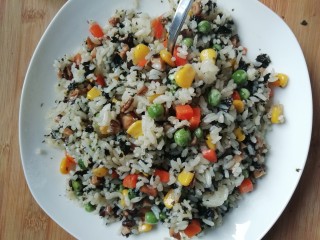 10、海苔什锦炒饭,搅拌后，很香哦。