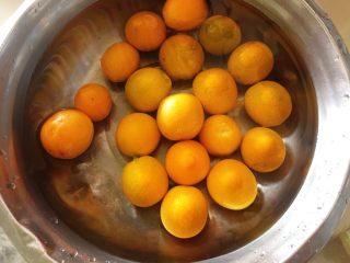 1、蜂蜜金桔果酱,淡盐水浸泡半小时