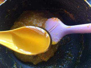 9、蜂蜜金桔果酱,放温加蜂蜜搅拌均匀