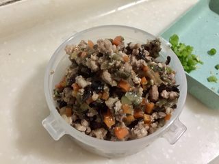 21、鲜嫩香滑美美哒➕彩蔬肉末蒸豆腐,这是没有用完的肉末酱，今天肉我用了200g，基本剩下一半，第二天还蒸了鸡蛋，如果大家做一道菜，基本120左右猪肉也就够了