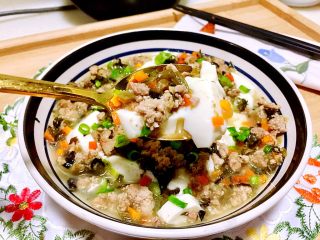 31、鲜嫩香滑美美哒➕彩蔬肉末蒸豆腐,这个菜最好用勺子吃才够过瘾，????，一勺豆腐加肉末，嫩滑鲜美，滋味真是美美哒，喜欢的宝宝们，也快来试试看吧