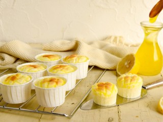 17、柠檬戚风小蛋糕,此配方是12个小纸杯的量