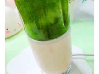 3、8+补铁双色蛋羹,搅打越细腻越好