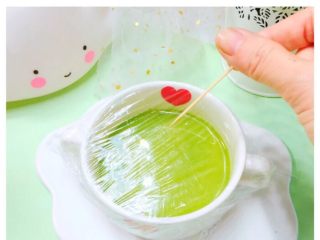 7、8+补铁双色蛋羹,盖保鲜膜扎小孔，上锅蒸10分钟