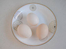 1、虾仁火腿鸡蛋饼,准备好鸡蛋