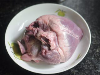 1、无肉不欢+干烧猪心,猪心清洗干净