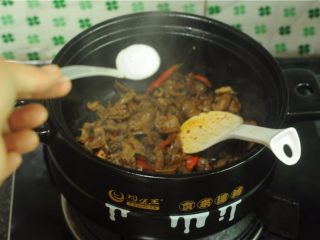 12、无肉不欢+干烧猪心,加盐调味即可出锅