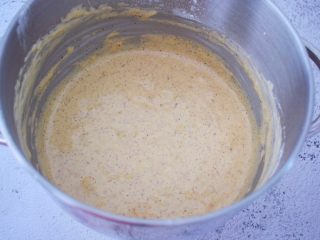 8、红糖枣糕,拌好的蛋糕糊