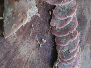 4、红油麻辣牛腱肉,取出，切薄片