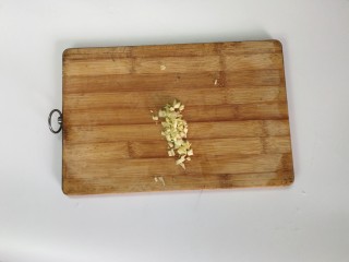 13、一人食手擀宽面,醒面时候，准备好蒜末