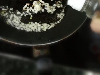 15、一人食手擀宽面,加入白米醋和料酒