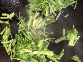 13、芹菜炒猪肝,大概是叶子断生的样子