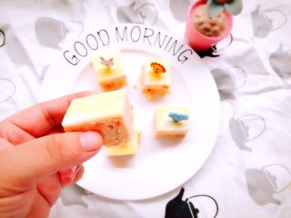 20、蒸虾糕 宝宝辅食,切成块状，条状都行，宝宝好拿就行