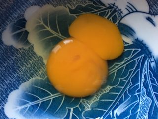 23、早餐鸡蛋灌饼,倒入打碎的鸡蛋液