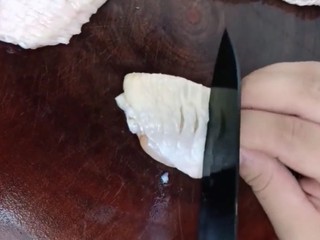 1、家庭版可乐鸡翅,鸡翅两面改上花刀