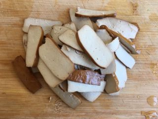 5、五分钟系列 香干炒肉丝,香干切片