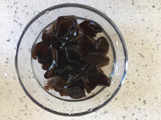 8、五分钟系列 香干炒肉丝,黑木耳泡发