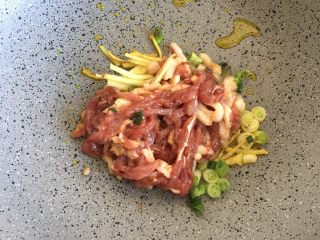 11、五分钟系列 香干炒肉丝,下入肉丝翻炒