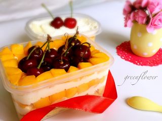 15、水果便当蛋糕,顺便还做了一个纯奶油蛋糕便当，是不是美美哒~