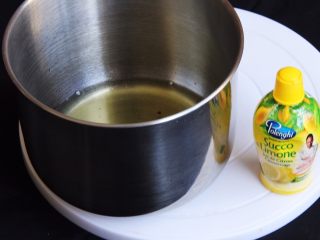 16、红枣糕+烤箱版,蛋白中加入柠檬汁。