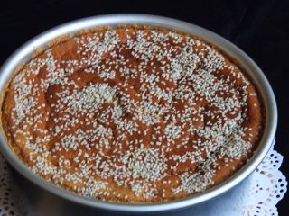 28、红枣糕+烤箱版,拿出来冷却。如果红枣泥放少，出来的蛋糕要倒扣。