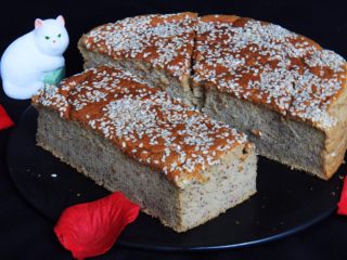 29、红枣糕+烤箱版,切开装饰一下，红枣糕很棒。