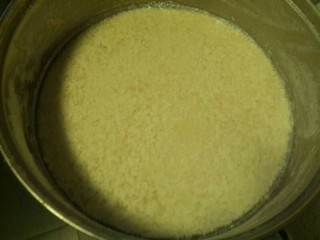 8、家庭自制豆腐，卫生又好吃,搅动成絮状即可