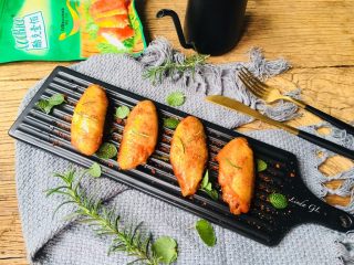 12、奥尔良烤鸡翅,可以用作家宴款待,也可以携带春游踏青,甜辣酥香让心情愉悦地放飞起来。