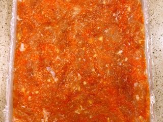 13、家庭版上校鸡块,放入冰箱冷冻4小时以上。