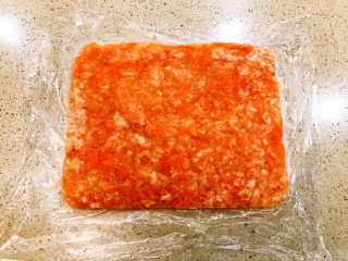 14、家庭版上校鸡块,冷冻完以后，从磨具中取出