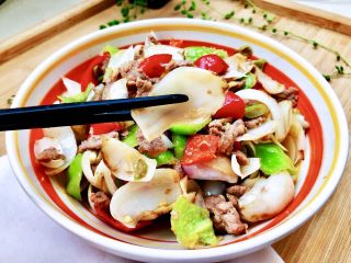 34、炒牛肉也可以温婉清雅➕白百合小炒牛肉,百合清甜脆嫩，牛肉鲜美滑嫩，搭配青红椒，补充维C，营养丰富，美味又可口，绝对适合家里小朋友和老人食用，喜欢的宝宝们，也来试试吧????