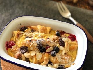 8、雜莓竪果可頌布丁,有沒有感覺好香????????熱量也是滿滿的????