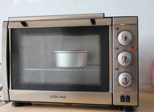 14、香气迷人的肉桂卷,放入预热200度的烤箱，中下层，烤20分钟左右，中间观察一下上色之后可以加盖锡纸，以免上色过深！