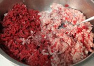 2、瑞典肉丸,用绞肉机绞成肉末