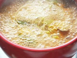 16、砂锅水煮肉片,大火煮开几分钟