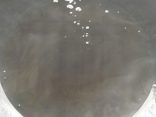 20、砂锅水煮肉片,另起一锅加油，热油烧至冒烟