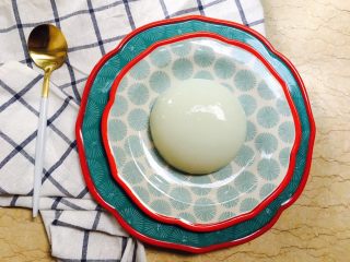 8、凉糕,反扣盛盘。